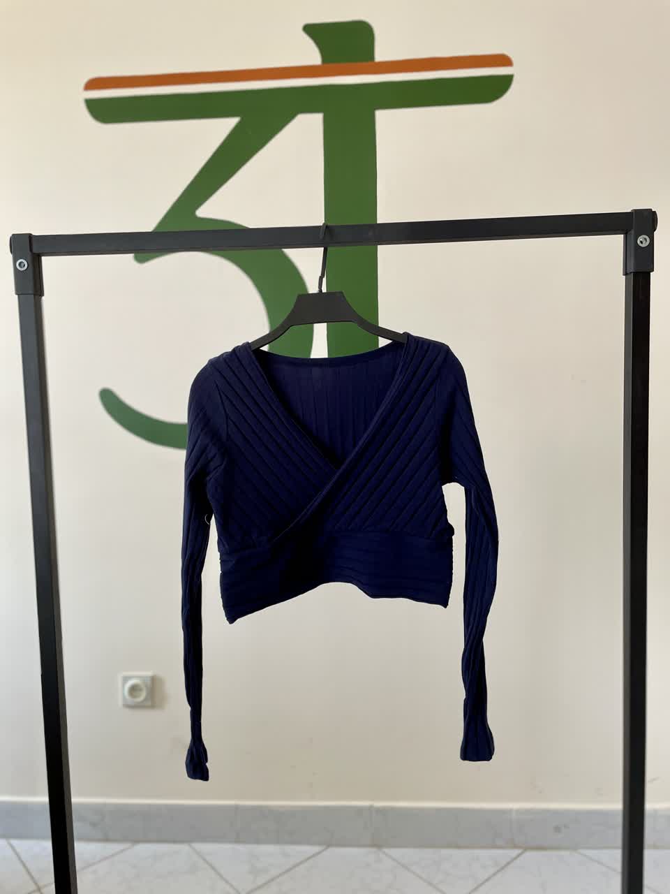 بافت کراپ یقه‌هفت زنانه سرمه‌ای شین