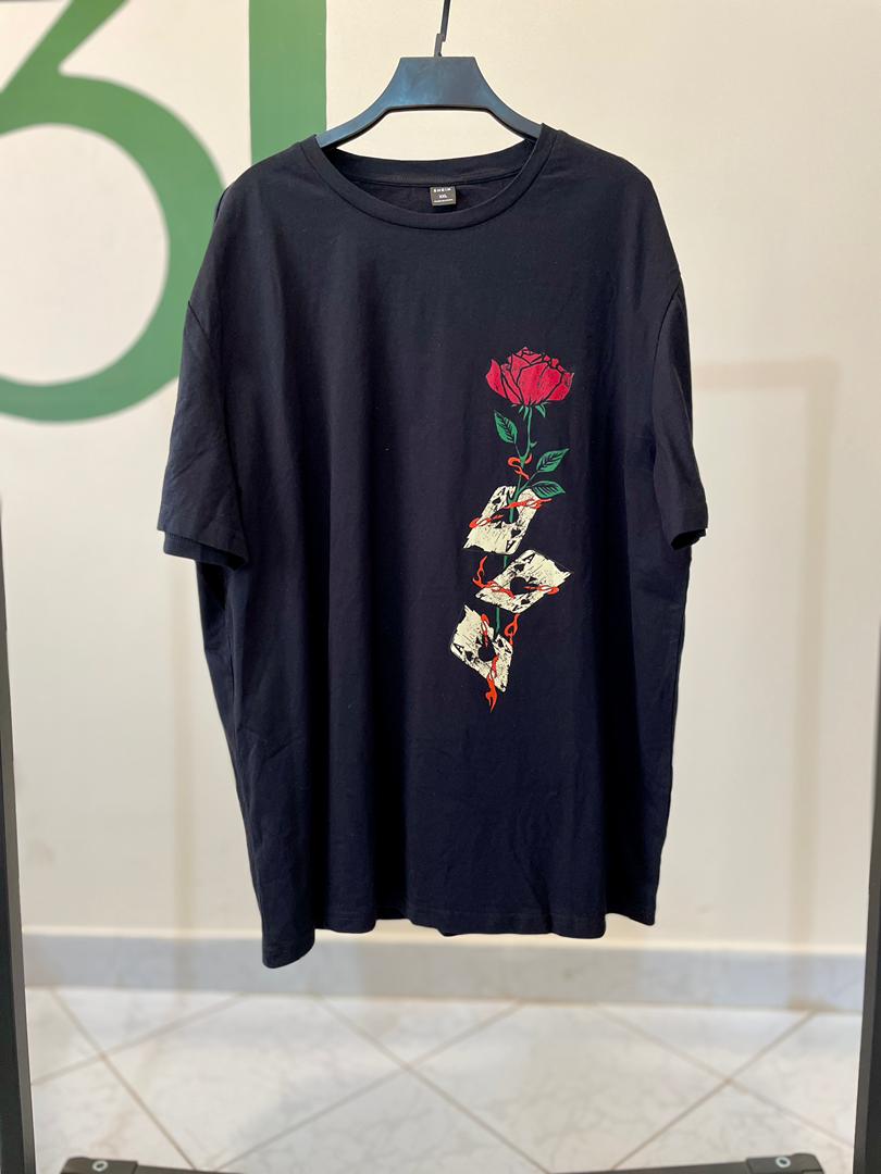 استایل مینیمال با تیشرت مشکی شین