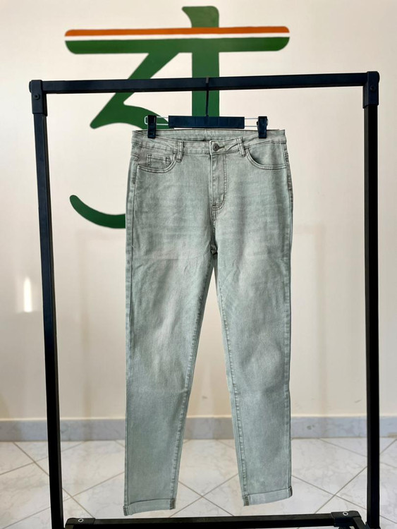 شلوار جین زنانه سبز یخی روشن – رنگ خاص و ترندی