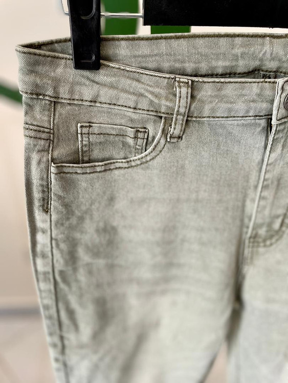 شلوار جین زنانه سبز یخی روشن – رنگ خاص و ترندی