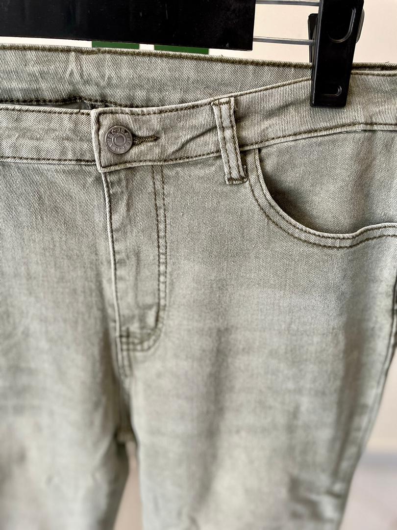 شلوار جین زنانه سبز یخی روشن – رنگ خاص و ترندی