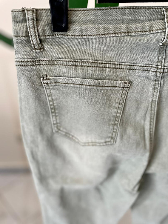 شلوار جین زنانه سبز یخی روشن – رنگ خاص و ترندی