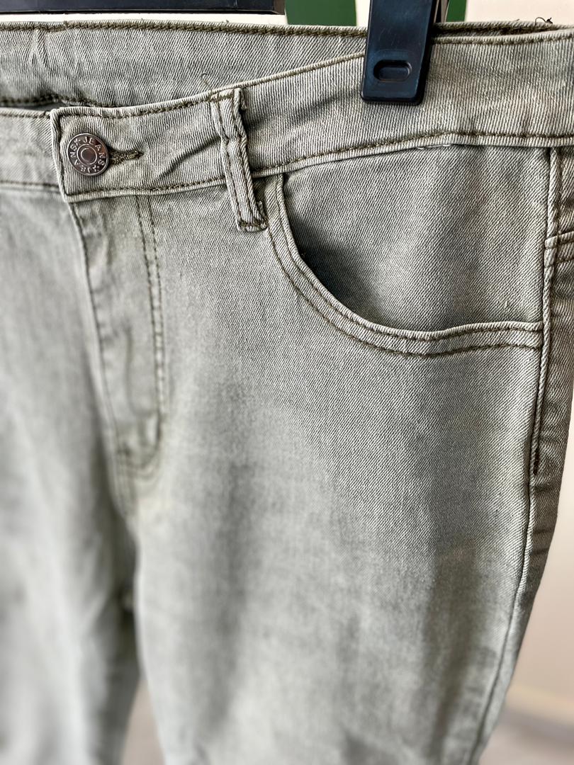 شلوار جین زنانه سبز یخی روشن – رنگ خاص و ترندی