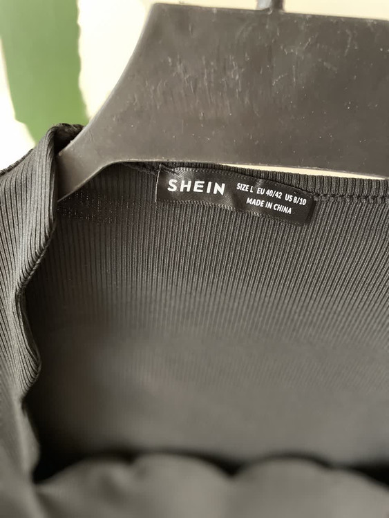 تاپ زنانه آستین بلند یقه خاص مدل موجی - رنگ مشکی