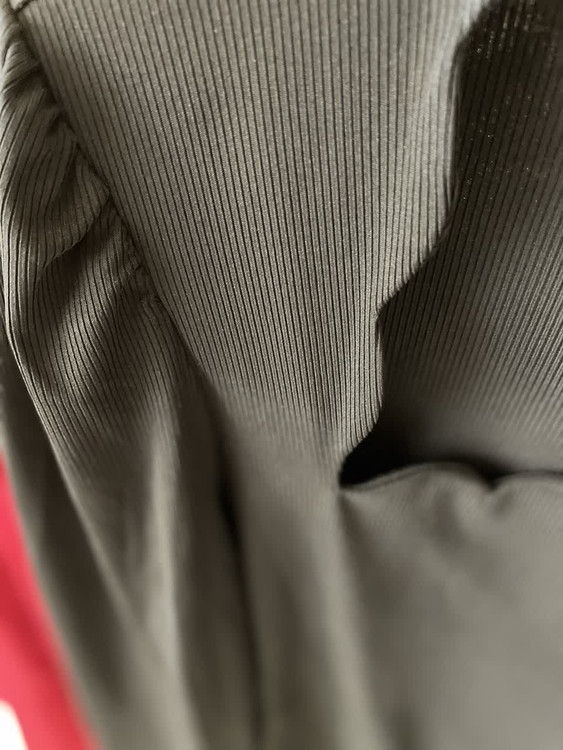 تاپ زنانه آستین بلند یقه خاص مدل موجی - رنگ مشکی