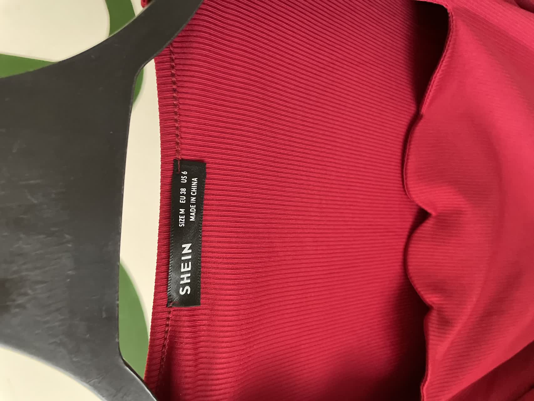 تاپ زنانه آستین بلند یقه خاص مدل موجی - رنگ قرمز