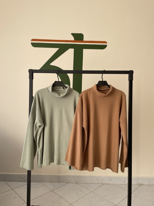 بلوز بافت کبریتی یقه اسکی زنانه مدل اورسایز