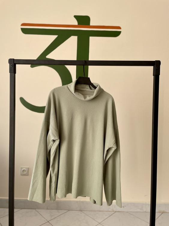 بلوز بافت کبریتی یقه اسکی زنانه مدل اورسایز