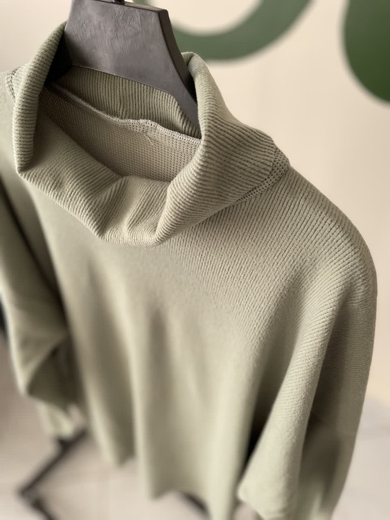 بلوز بافت کبریتی یقه اسکی زنانه مدل اورسایز