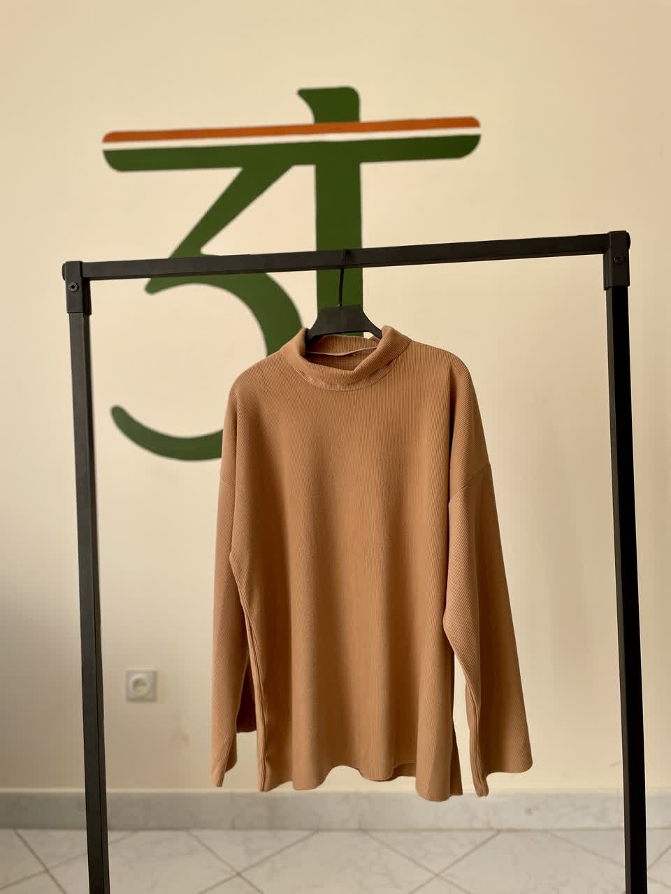 بلوز بافت کبریتی یقه اسکی زنانه مدل اورسایز