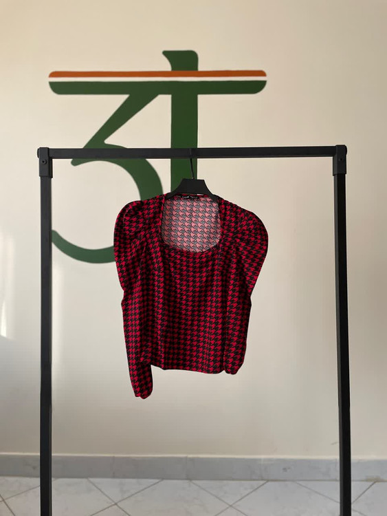 بلوز زنانه طرحدار قرمز مشکی مدل آستین پفی