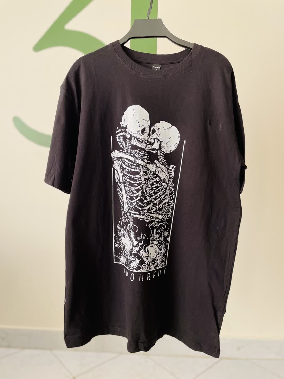 تیشرت زنانه مشکی گرافیکی طرح اسکلت
