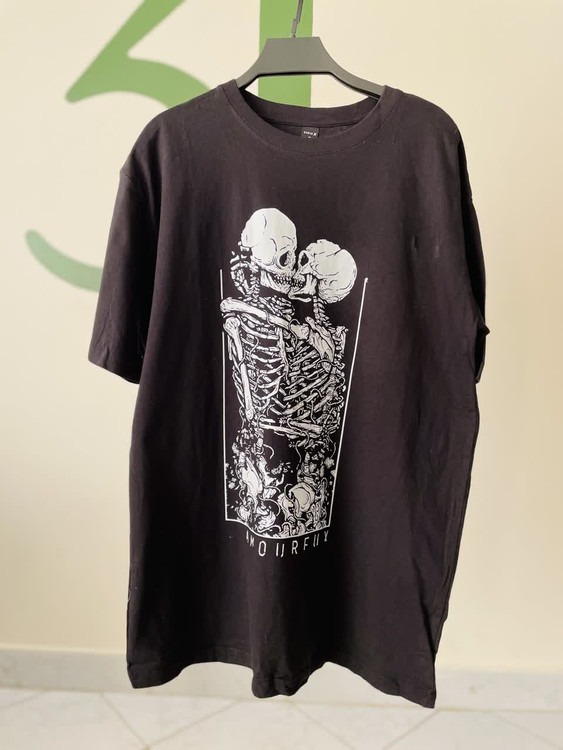 تیشرت زنانه مشکی گرافیکی طرح اسکلت