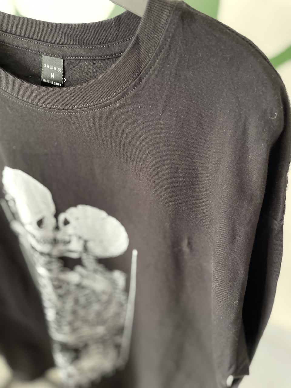 تیشرت زنانه مشکی گرافیکی طرح اسکلت