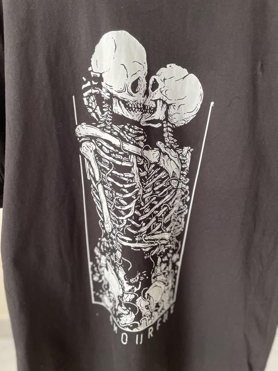 تیشرت زنانه مشکی گرافیکی طرح اسکلت