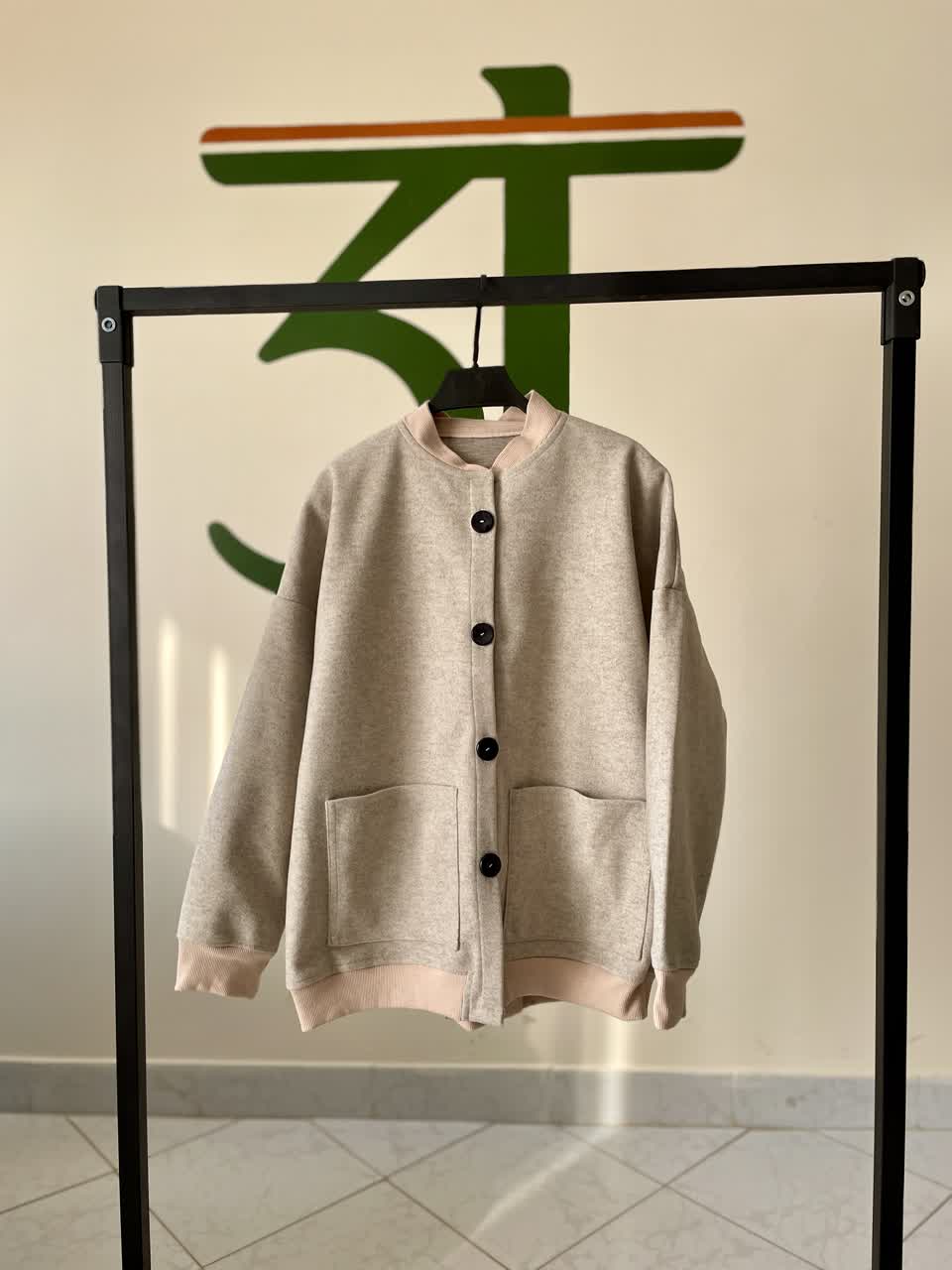 بامبر جکت کرم زنانه مناسب پاییز و زمستان