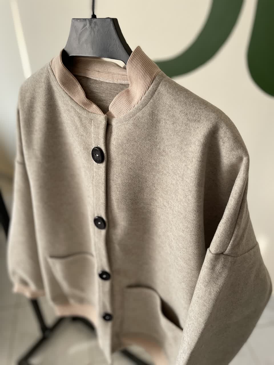 بامبر جکت کرم زنانه مناسب پاییز و زمستان