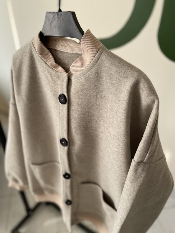 بامبر جکت کرم زنانه مناسب پاییز و زمستان