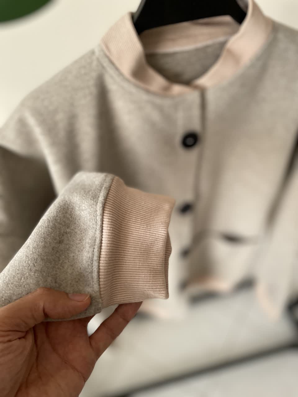 بامبر جکت کرم زنانه مناسب پاییز و زمستان