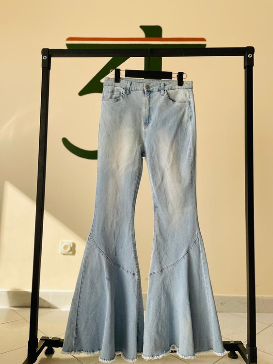 شلوار جین بوتکات آبی روشن استایل ترندی