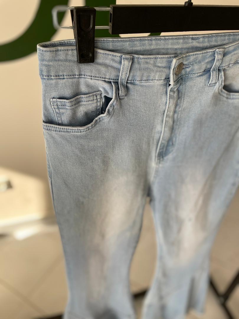 شلوار جین بوتکات آبی روشن استایل ترندی