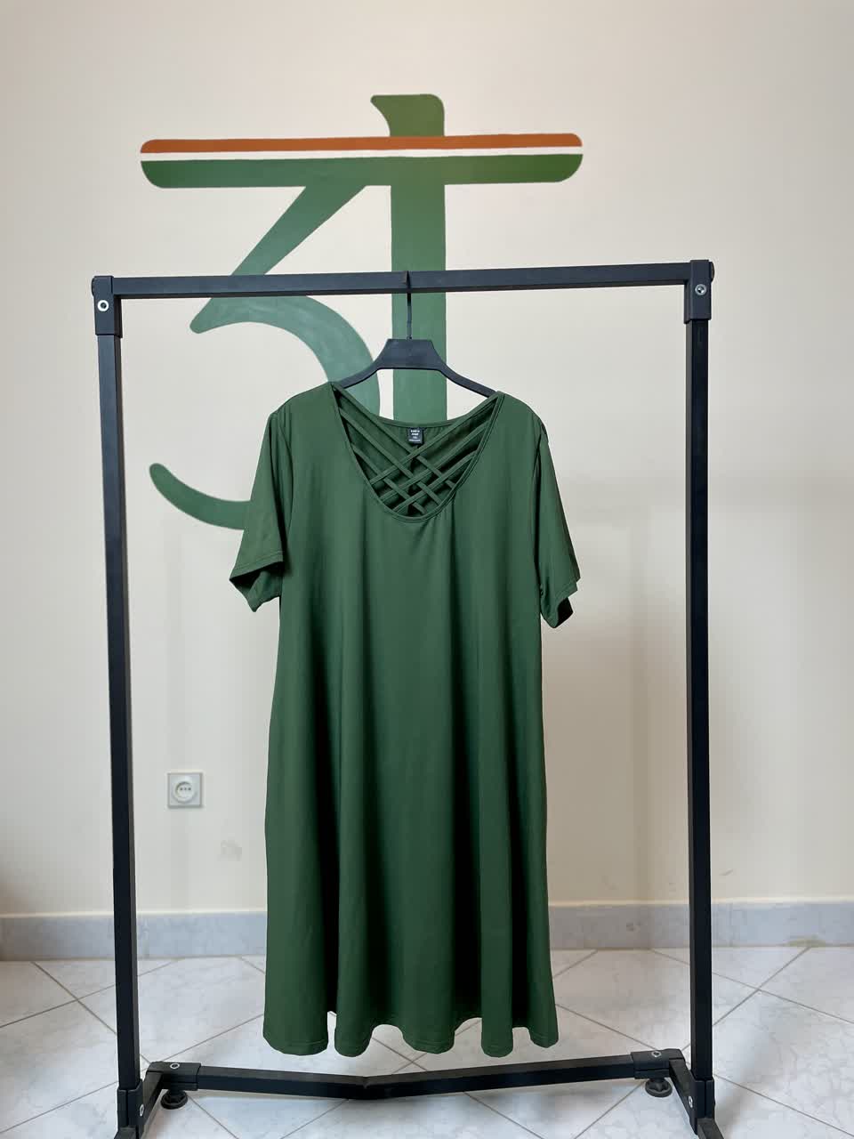 پیراهن سبز زنانه با یقه بندی کراس