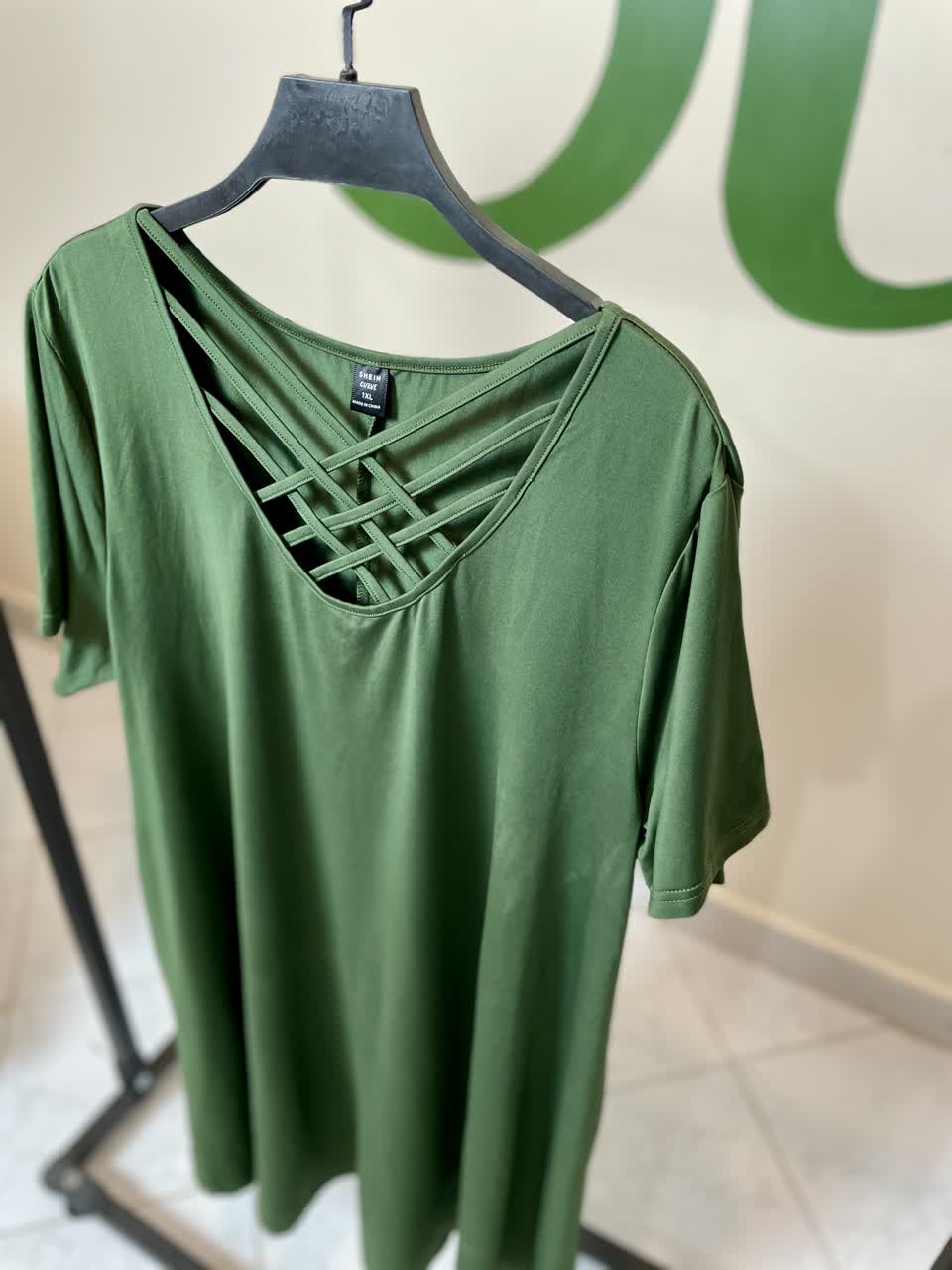 پیراهن سبز زنانه با یقه بندی کراس