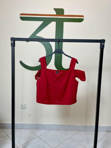 تاپ قرمز شانهباز زنانه شین مدل مهمانی و استایل مجلسی