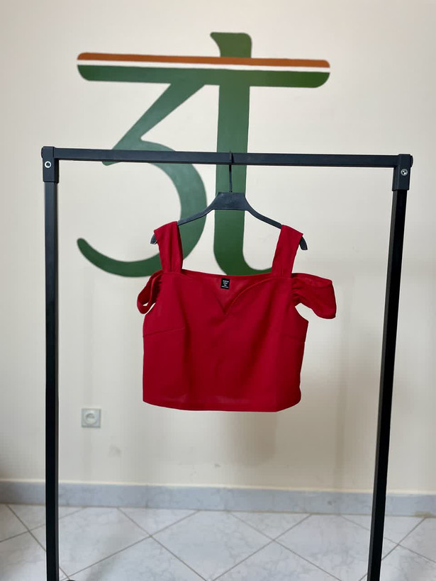 تاپ قرمز شانهباز زنانه شین مدل مهمانی و استایل مجلسی