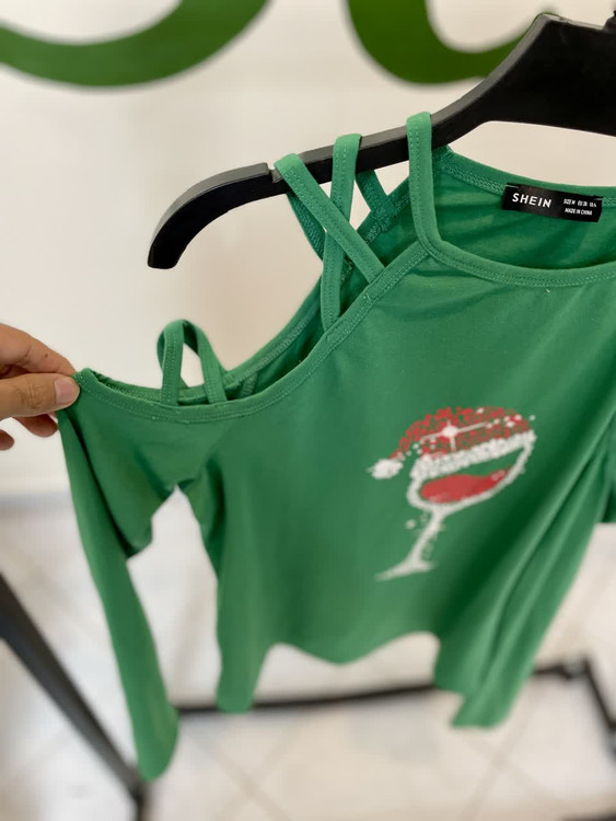 تاپ زنانه سبز بندی طرح جام کریسمسی | SHEIN