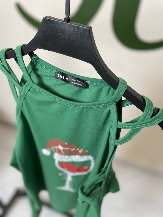 تاپ زنانه سبز بندی طرح جام کریسمسی | SHEIN