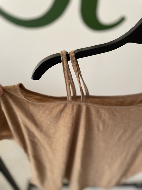 بلوز زنانه تکبند یقه نامتقارن | سبک مینیمال و فیت آزاد