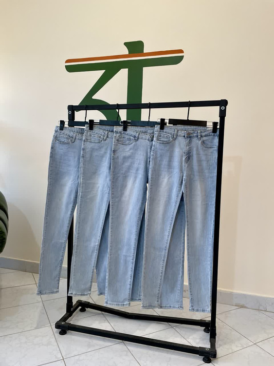 شلوار جین زنانه آبی روشن اسلیم فیت