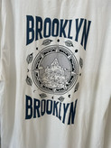 خرید تیشرت زنانه Brooklyn جلو ساده، پشت طرحدار خاص