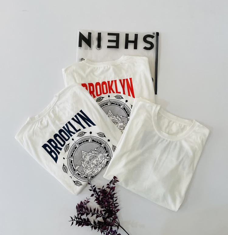 خرید تیشرت زنانه Brooklyn جلو ساده، پشت طرحدار خاص