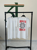 خرید تیشرت زنانه Brooklyn جلو ساده، پشت طرحدار خاص