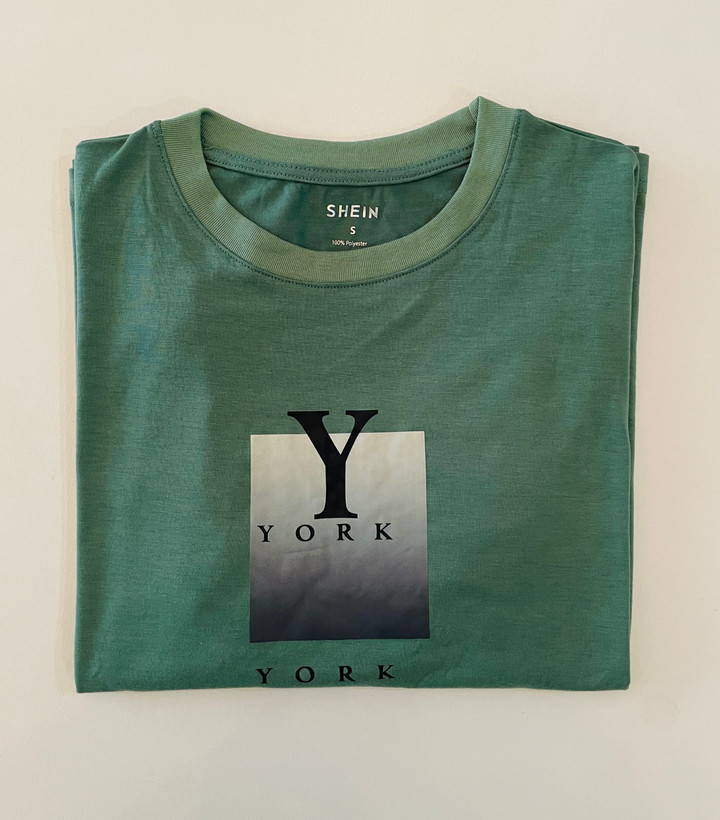 خرید تیشرت زنانه یقه گرد طرح York رنگ سبز ملایم