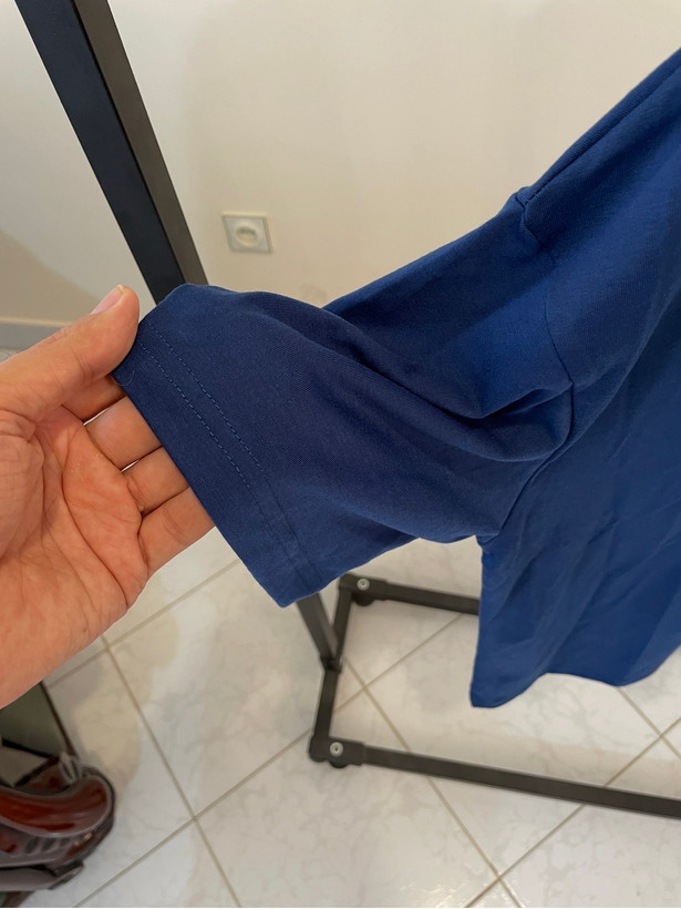 خرید تیشرت آبی زنانه با طرح مینیمال گل | مناسب استایل کژوال و روزمره